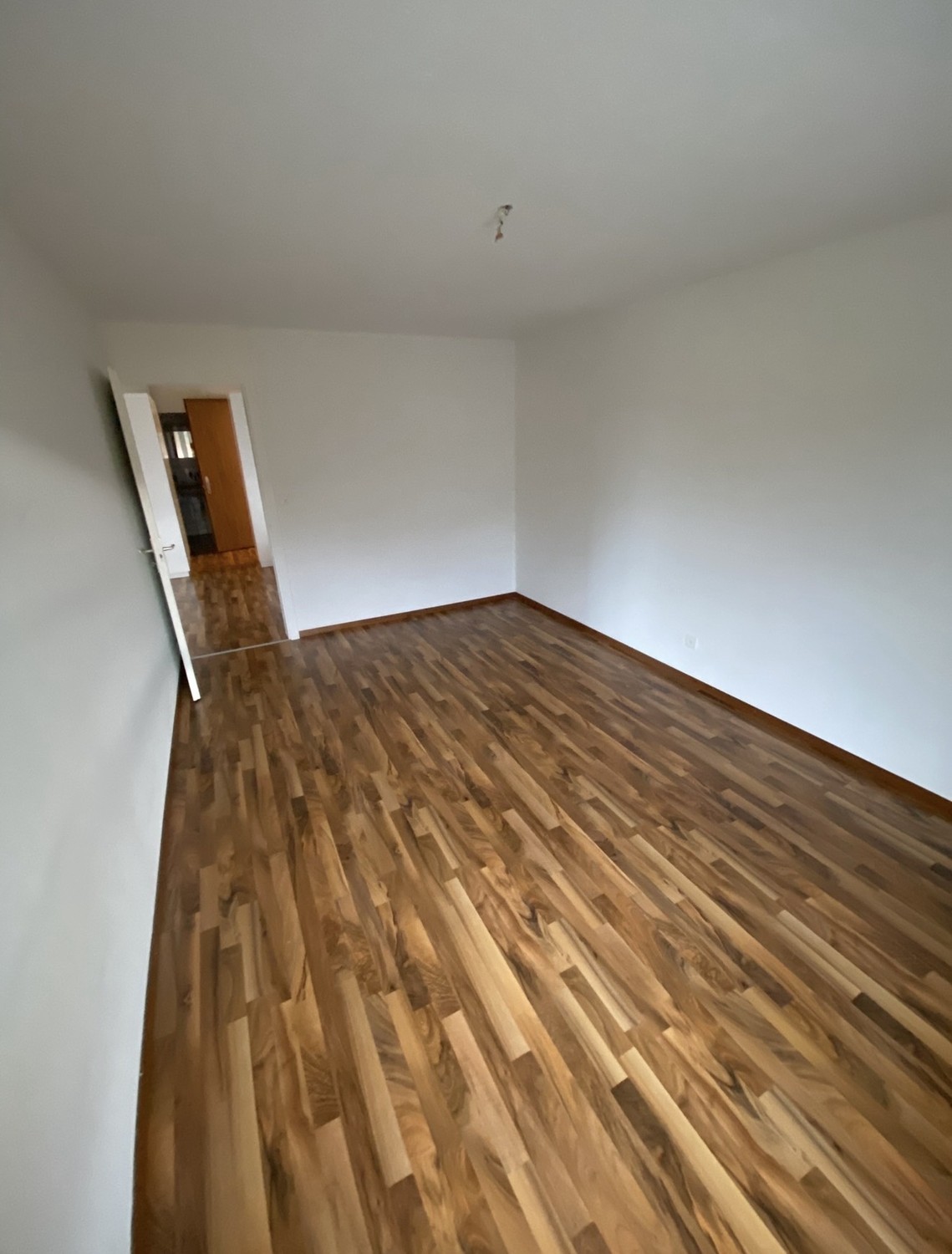 Appartement de 2 ½ pièces lumineux et spacieux à Thun avec vue sur les montagnes

Nous louons, au 31.10.2026, un bel appartement de 2.5 pièces, lumineux et spacieux à Thun.

L'appartement convainc par ses pièces baignées de lumière et spacieuses ainsi que par une grande cuisine qui offre beaucoup de, photo 8 sur 8