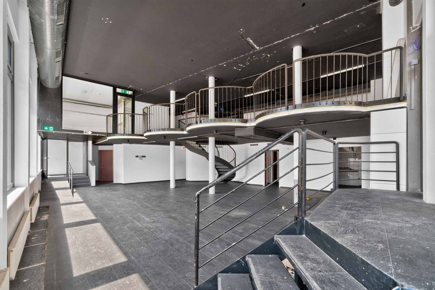 267m² commercial