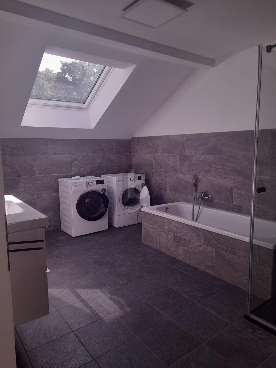 Appartement mansardé de 3 pièces, photo 3 sur 4