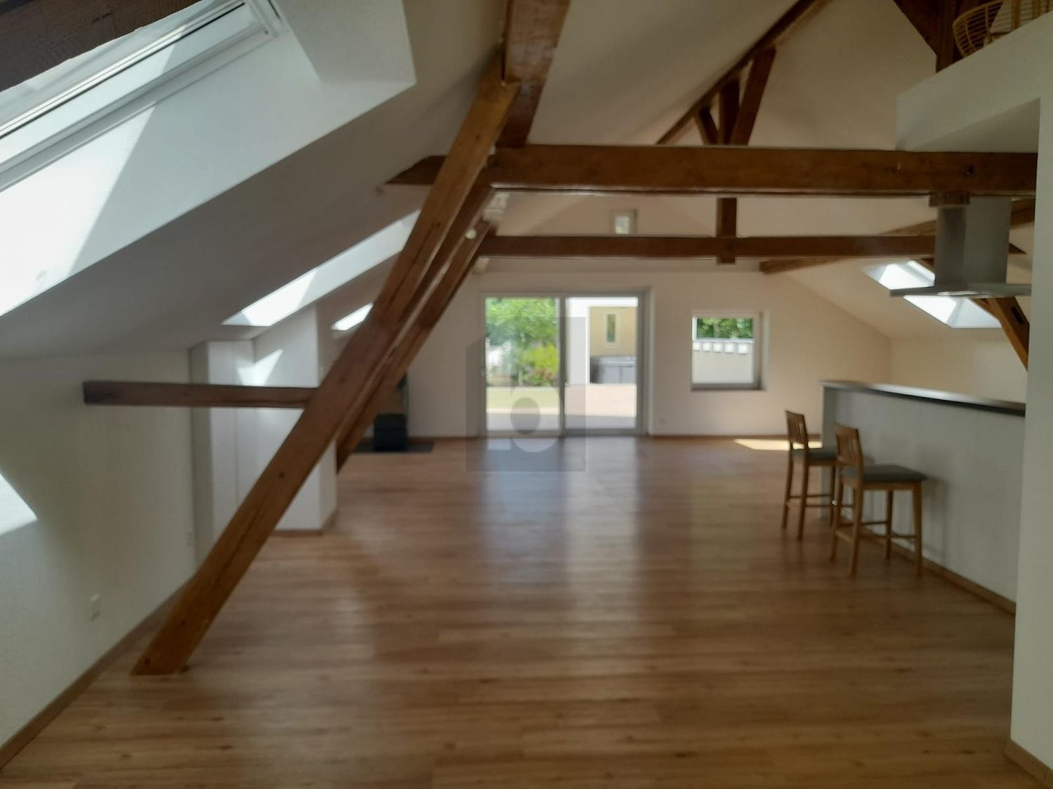 Appartement mansardé de 3 pièces, photo 1 sur 4