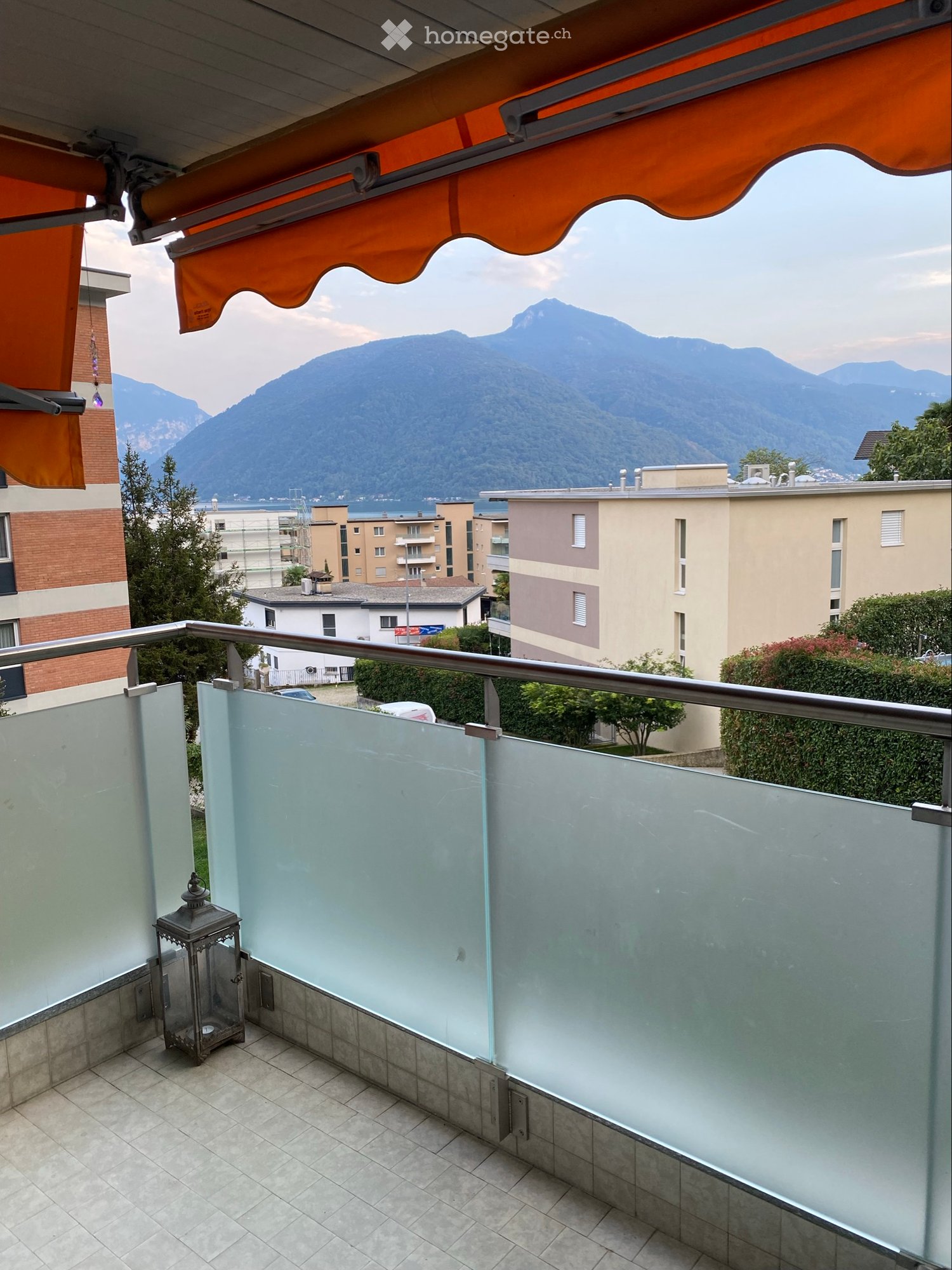 Appartement de 2.5 pièces à Melide, cherche repreneur, disponible à une date à convenir. 1235.- par mois avec un petit décompte à la fin de l'année. Il y a la possibilité de reprendre les meubles. Pour des informations ou pour fixer une visite, contactez par message.