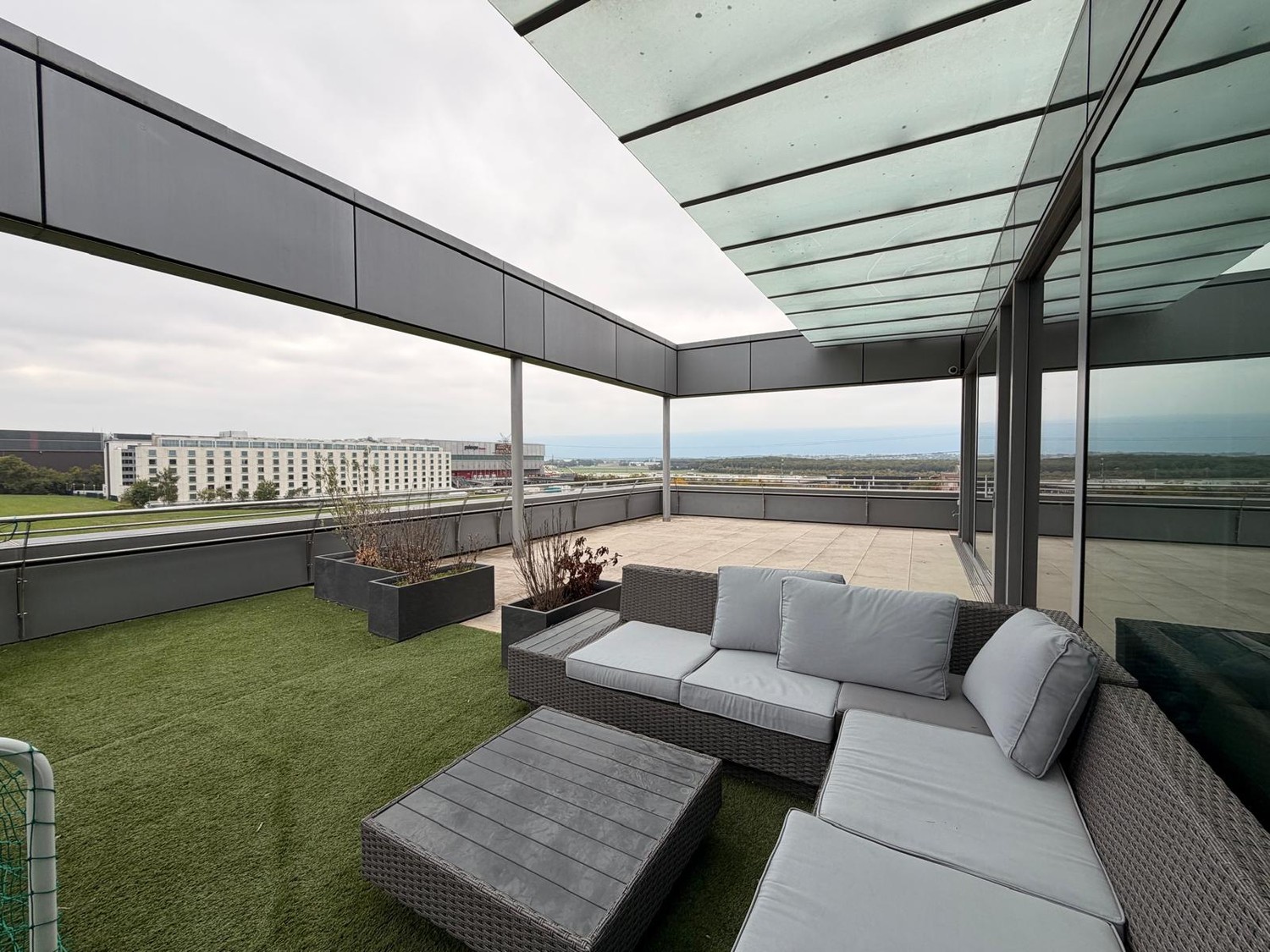 115m² office