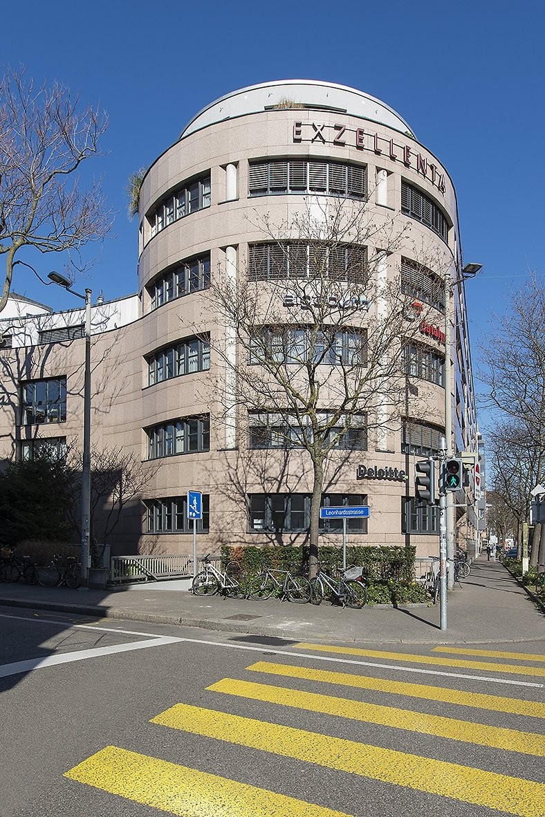 Bureau de 236m², photo 1 sur 10