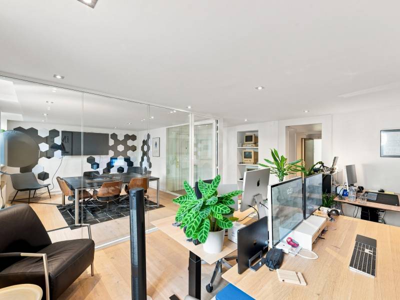 76m² office