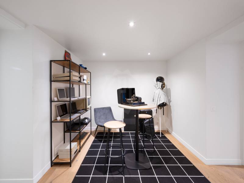 76m² office
