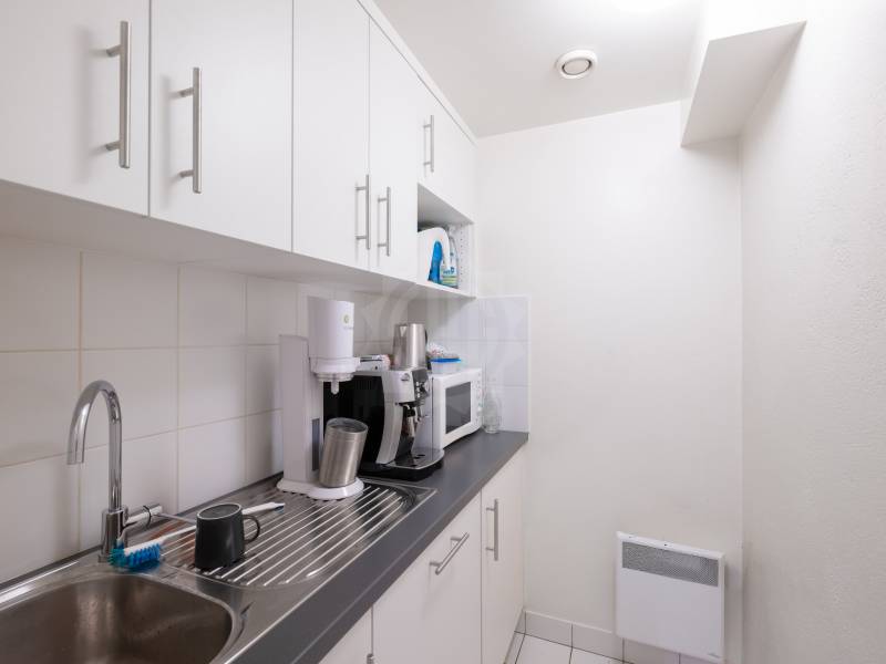 76m² office