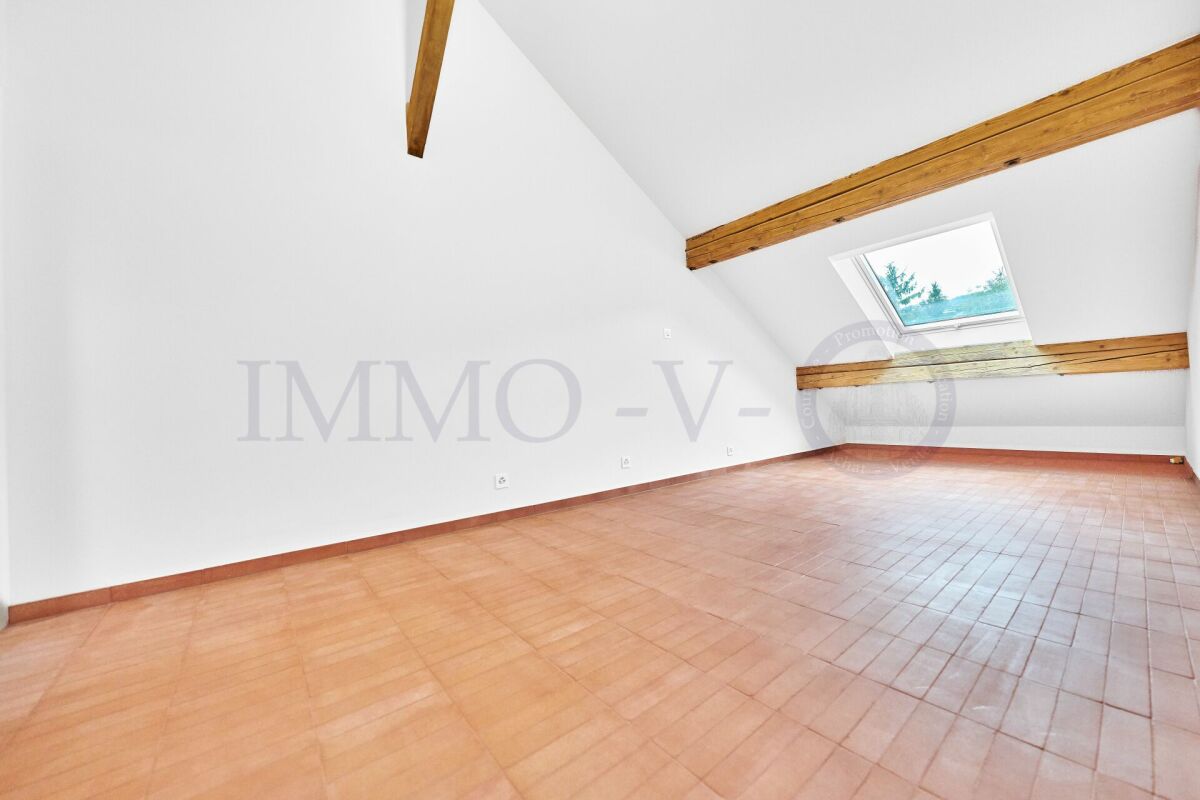6 rooms attic flat