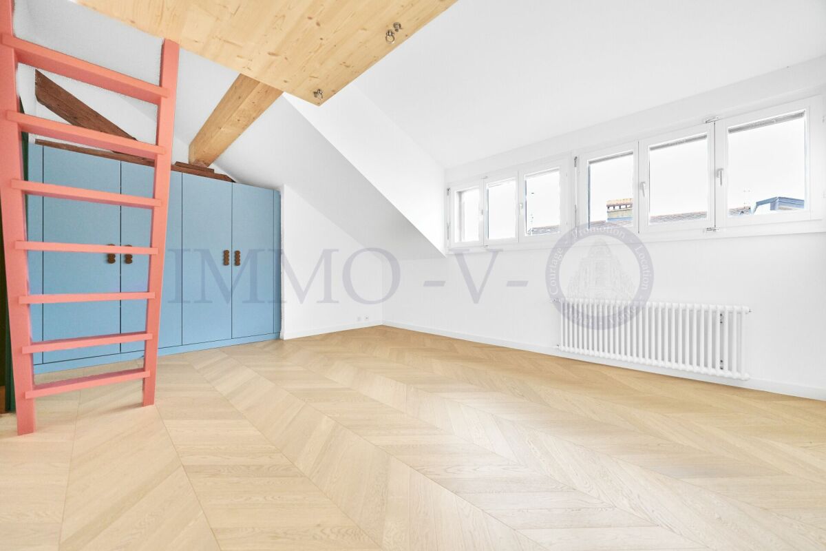 6 rooms attic flat