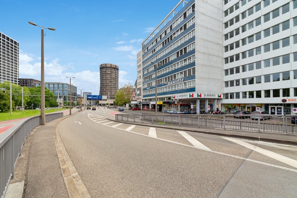 Bureau de 245m², photo 1 sur 6