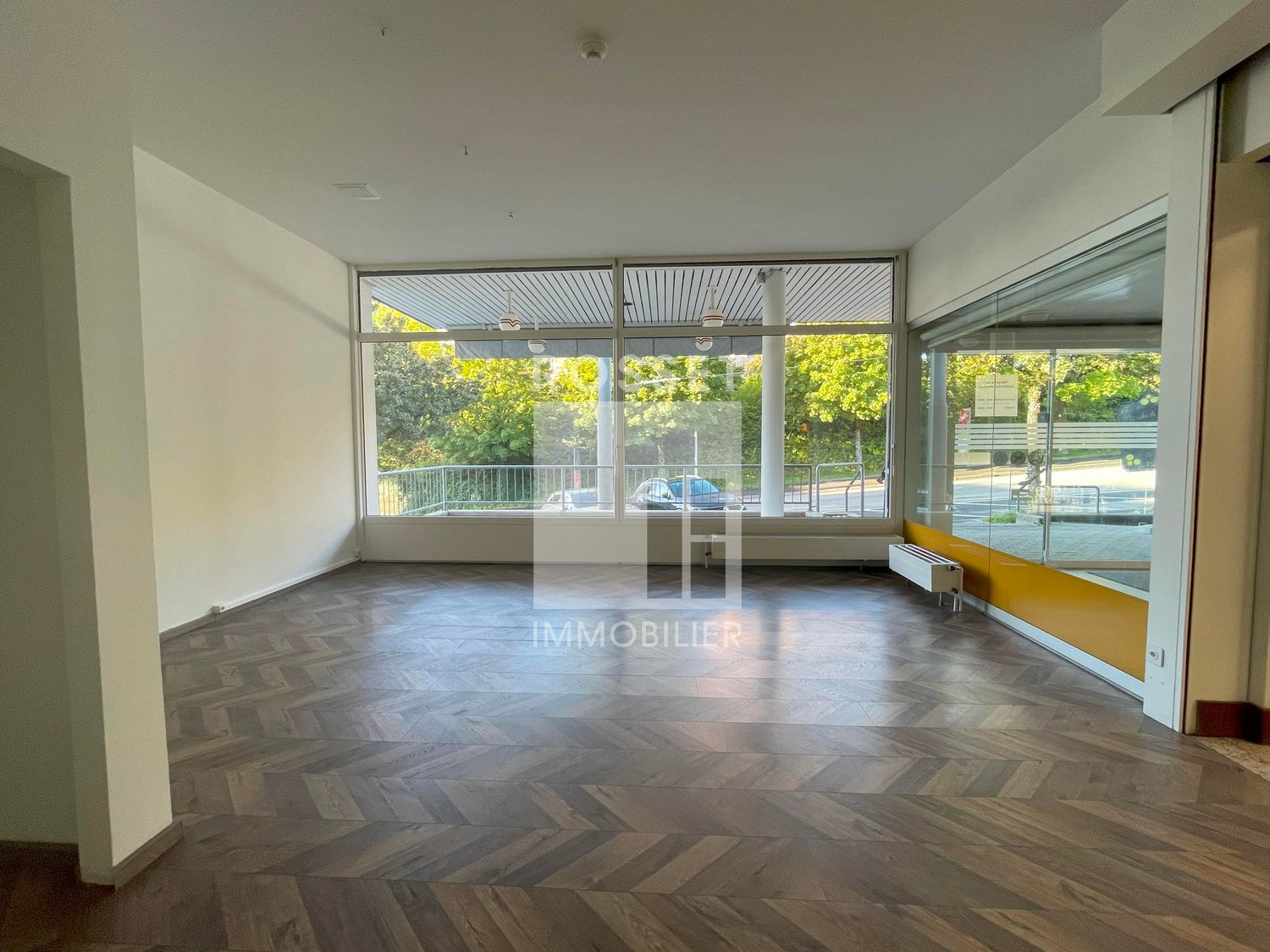 51m² shop
