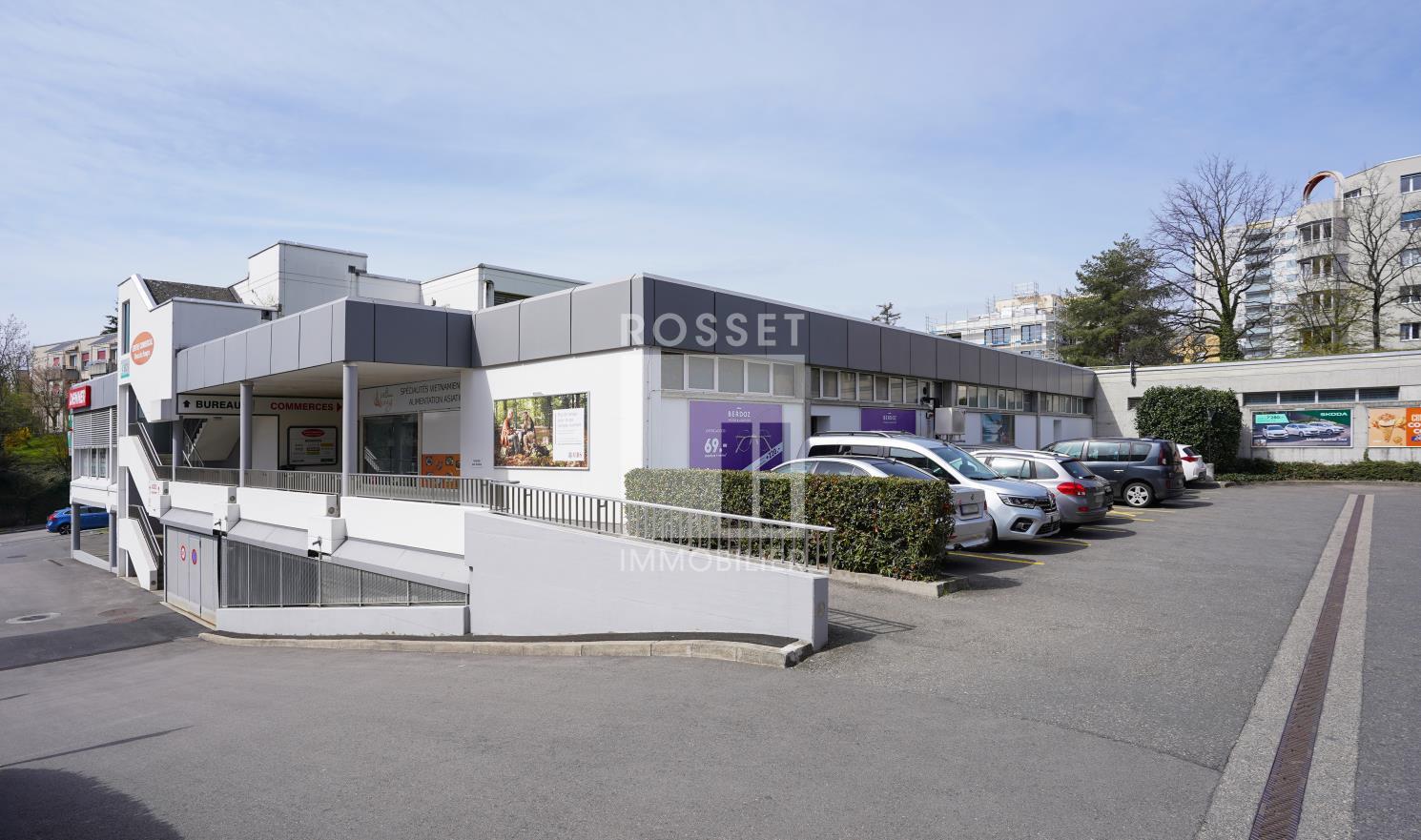 51m² shop