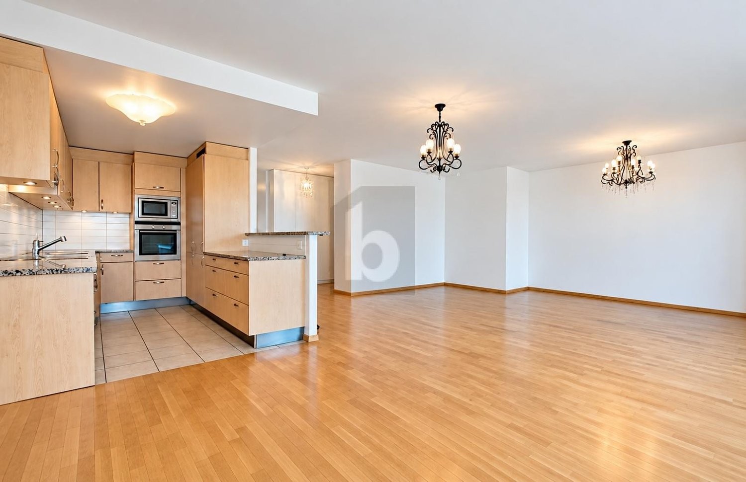 5 rooms apartment