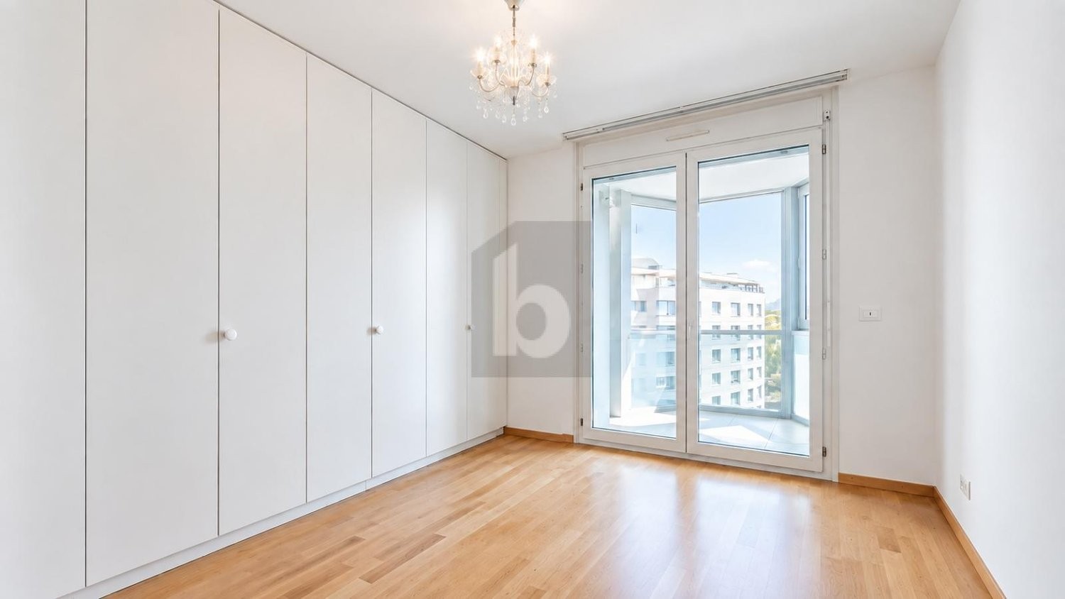 5 rooms apartment