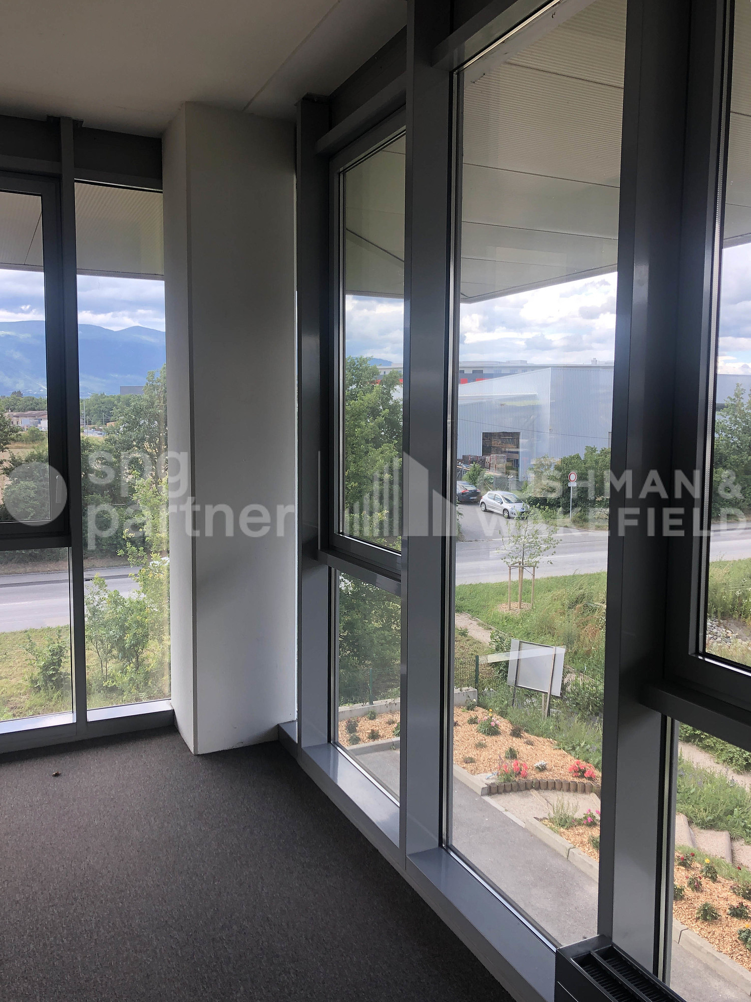500m² office