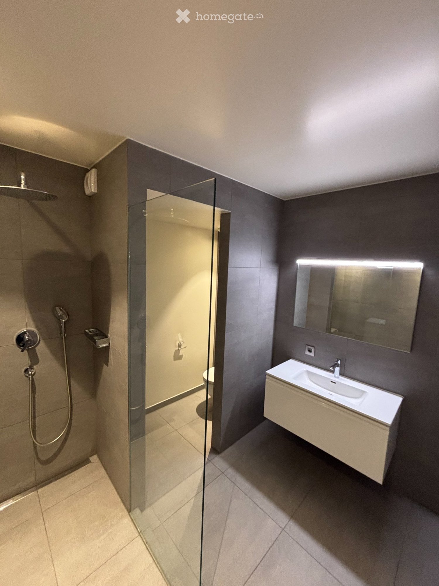 6 rooms apartment