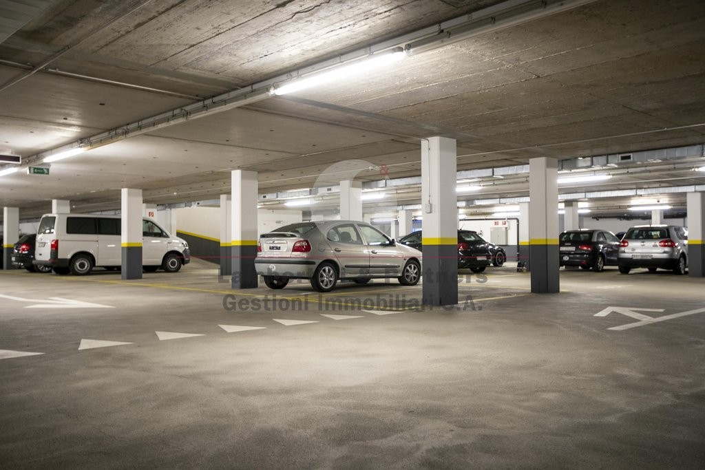 Nous louons des places de parc en garage à quelques pas du centre de Locarno.