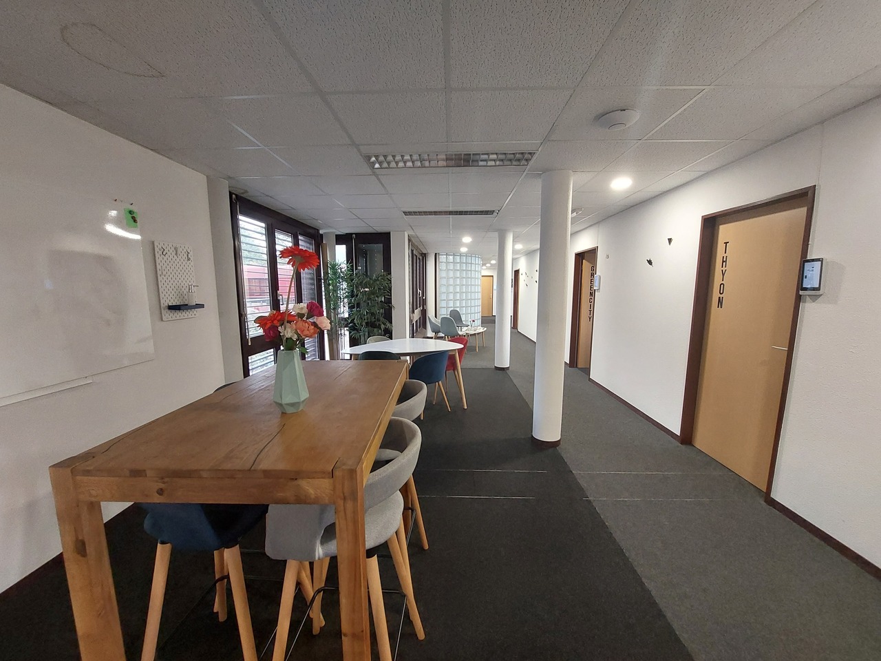178m² office