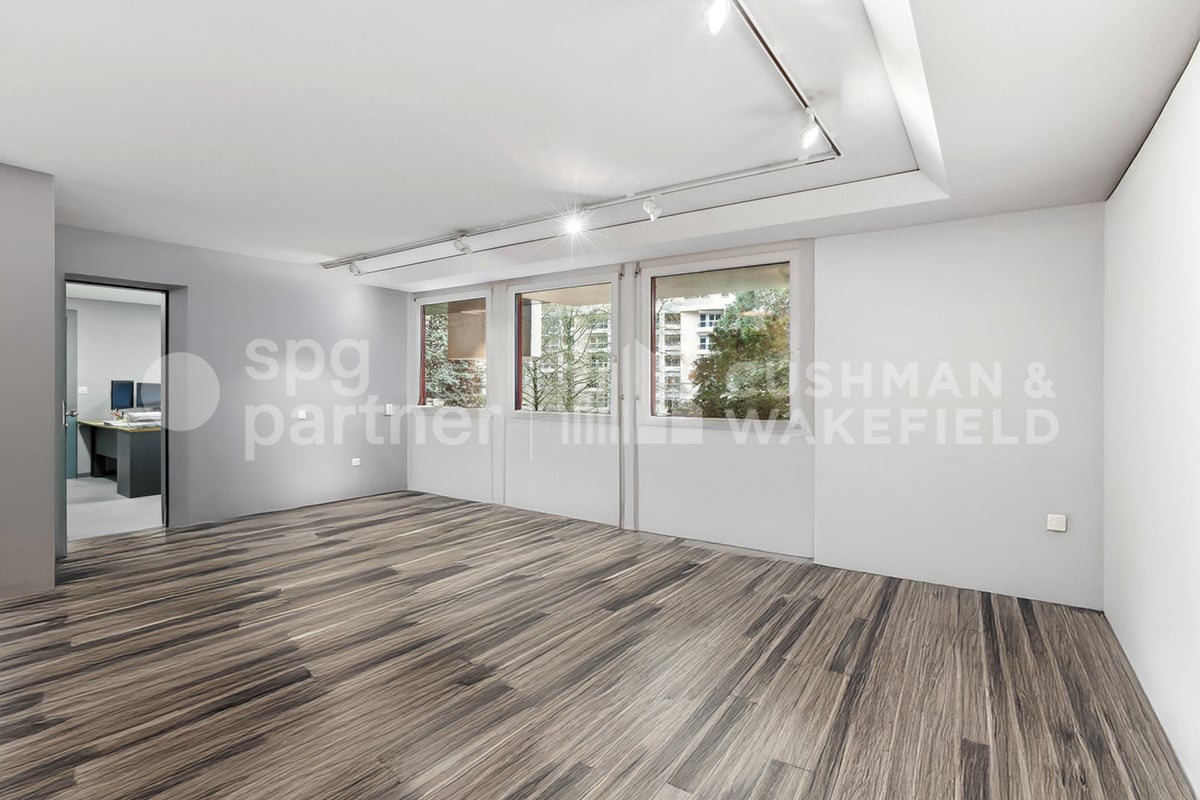 340m² office