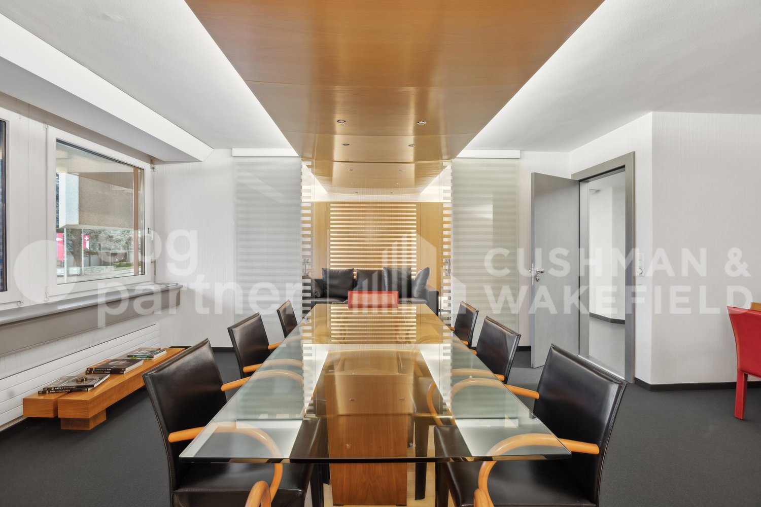 340m² office