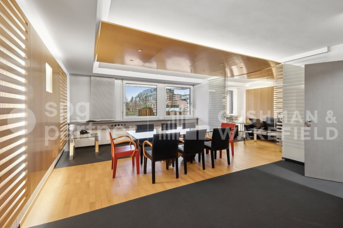 340m² office