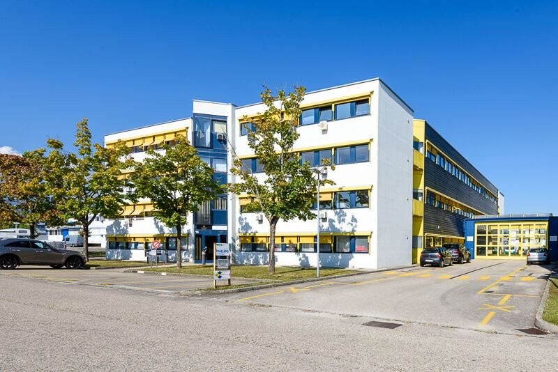 81m² office, photo 1 sur 2
