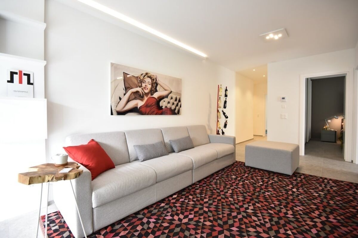 Appartement moderne Luxury C24 Bellinzona 

Appartement moderne Luxury C19 Bellinzona 

Appartement de 3.5 pièces à Bellinzona, au cœur du Tessin, entouré de verdure avec vue sur les montagnes et les châteaux. 

L'appartement dispose d'un salon lumineux avec un coin repas et une cuisine ouverte, meu, photo 3 sur 6