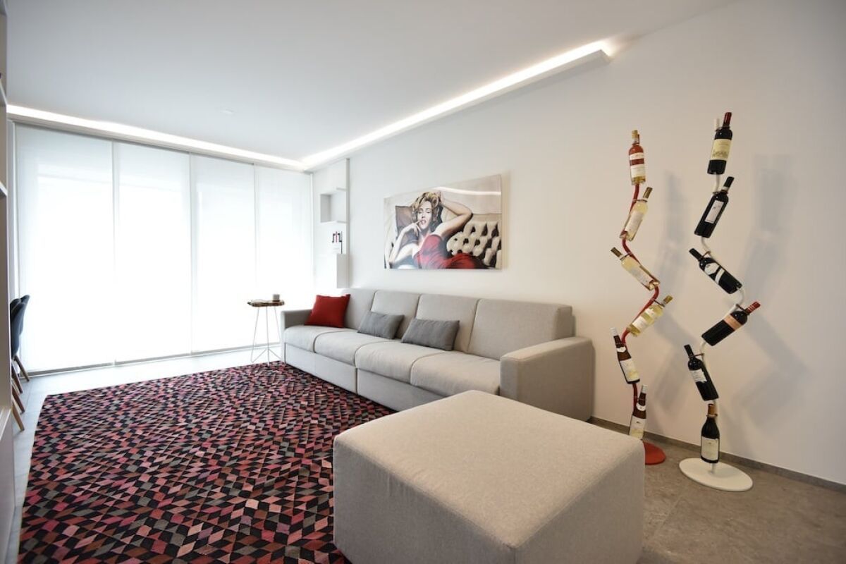 Appartement moderne Luxury C24 Bellinzona 

Appartement moderne Luxury C19 Bellinzona 

Appartement de 3.5 pièces à Bellinzona, au cœur du Tessin, entouré de verdure avec vue sur les montagnes et les châteaux. 

L'appartement dispose d'un salon lumineux avec un coin repas et une cuisine ouverte, meu, photo 4 sur 6