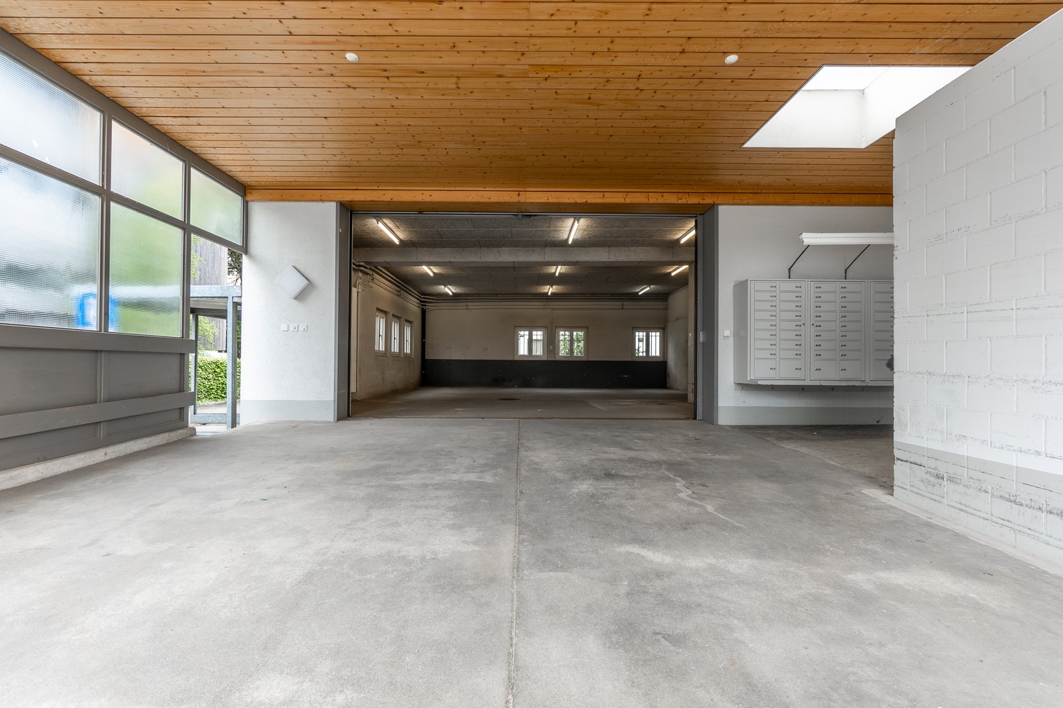 240m² commercial, photo 2 sur 8