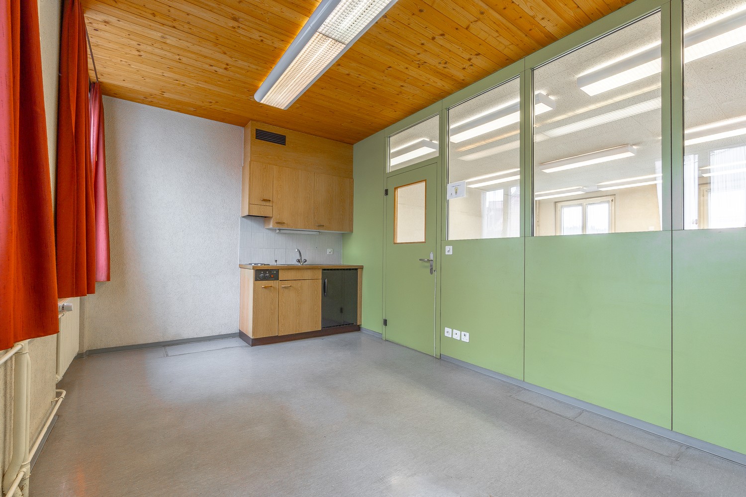 240m² commercial, photo 6 sur 8