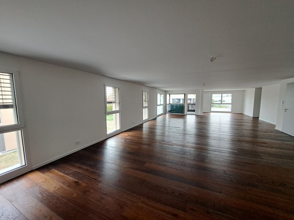 305m² office