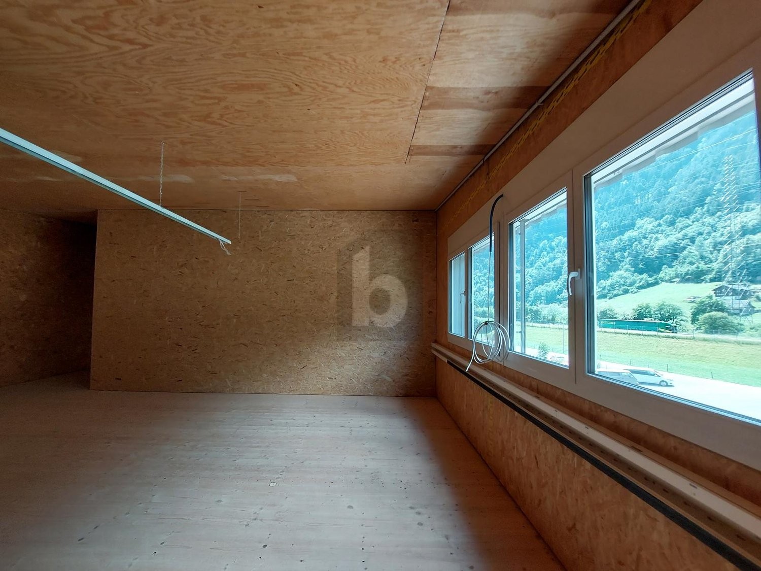 Bureau de 68m², photo 1 sur 4