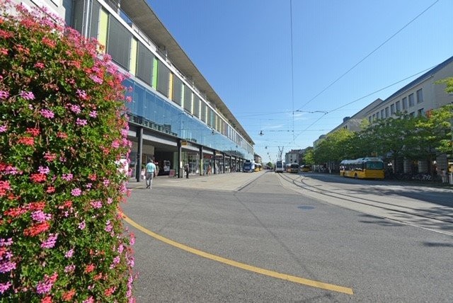 306m² shop