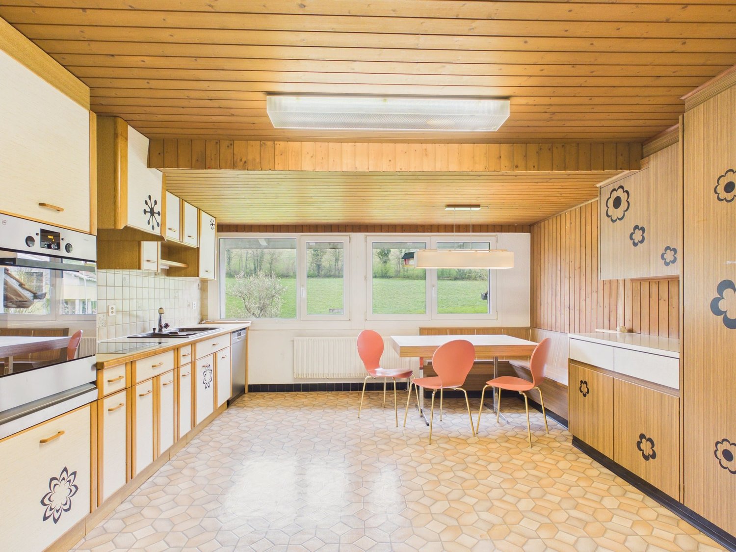 5 rooms apartment