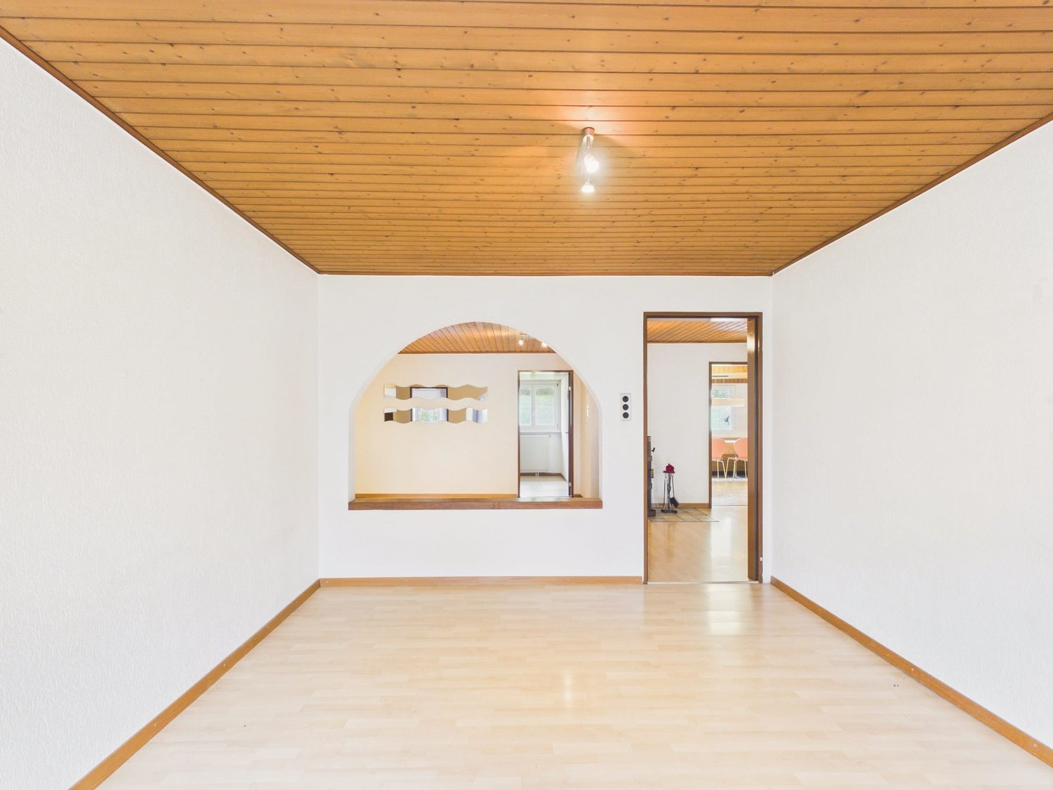 5 rooms apartment
