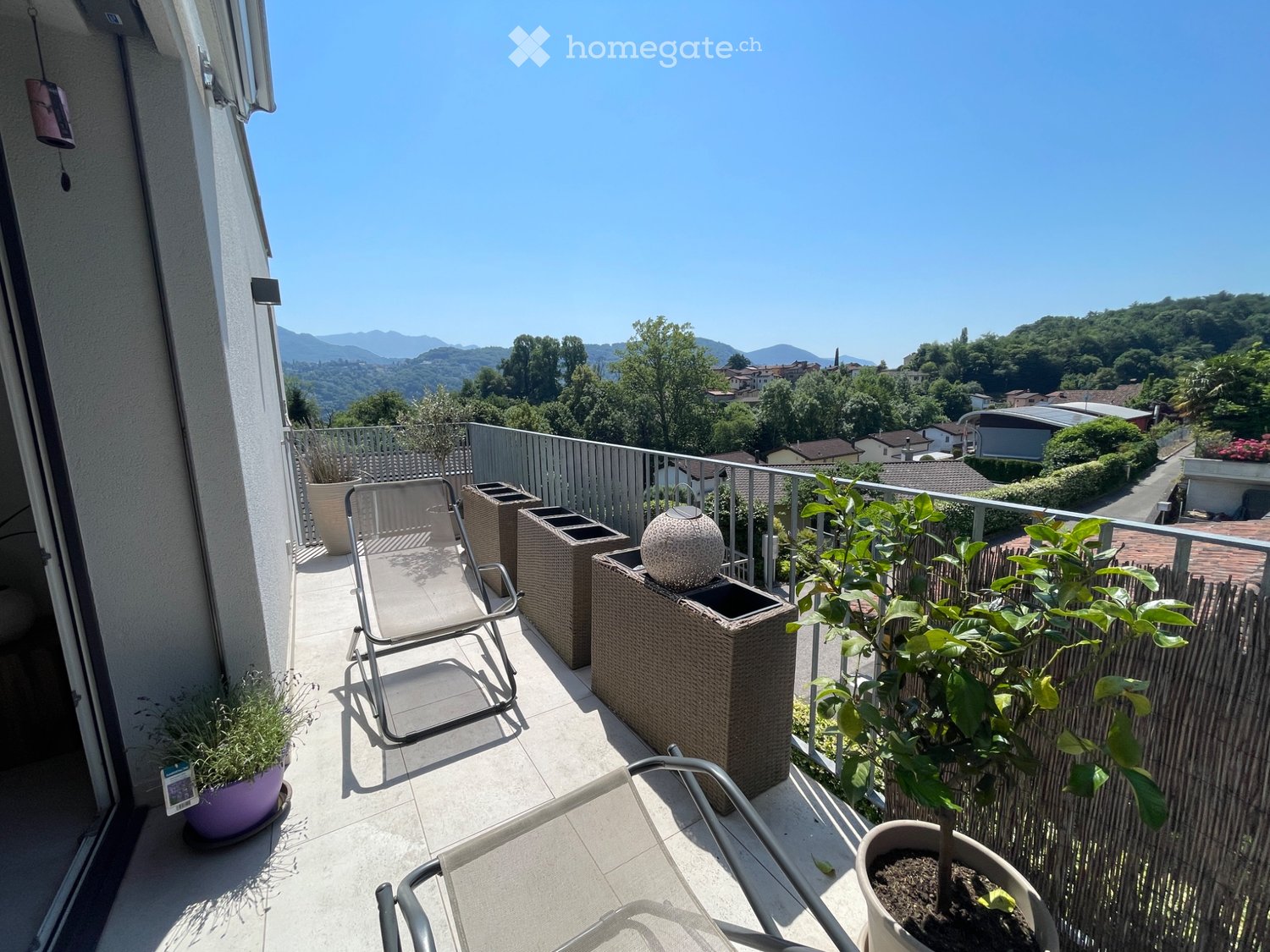 Appartement de 3 ½ pièces

Nous cherchons un repreneur pour notre lumineux appartement de 3.5 à Cassina dAgno.

D'OCTOBRE

L'appartement se situe au deuxième étage et dispose de :
cuisine open space avec séjour
2 salles de bain (une avec baignoire, l'autre avec douche, lave-linge et sèche-linge)
2 c