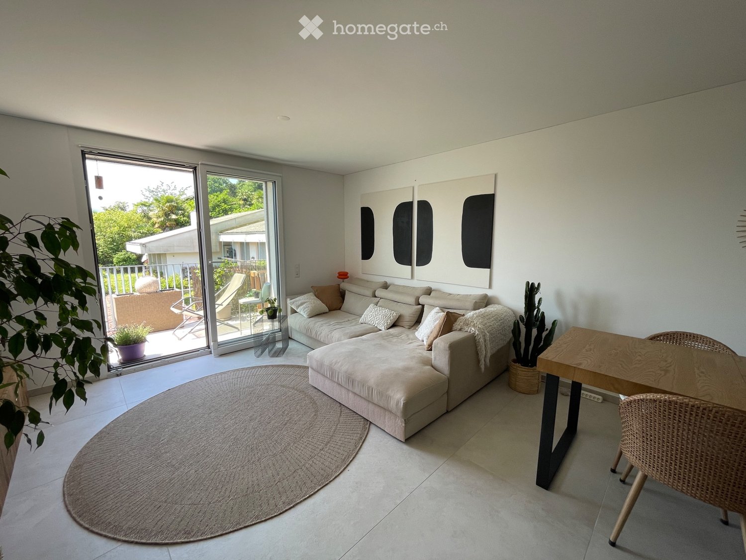Appartement de 3 ½ pièces

Nous cherchons un repreneur pour notre lumineux appartement de 3.5 à Cassina dAgno.

D'OCTOBRE

L'appartement se situe au deuxième étage et dispose de :
cuisine open space avec séjour
2 salles de bain (une avec baignoire, l'autre avec douche, lave-linge et sèche-linge)
2 c