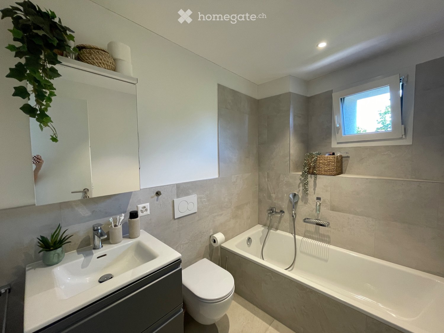 Appartement de 3 ½ pièces

Nous cherchons un repreneur pour notre lumineux appartement de 3.5 à Cassina dAgno.

D'OCTOBRE

L'appartement se situe au deuxième étage et dispose de :
cuisine open space avec séjour
2 salles de bain (une avec baignoire, l'autre avec douche, lave-linge et sèche-linge)
2 c