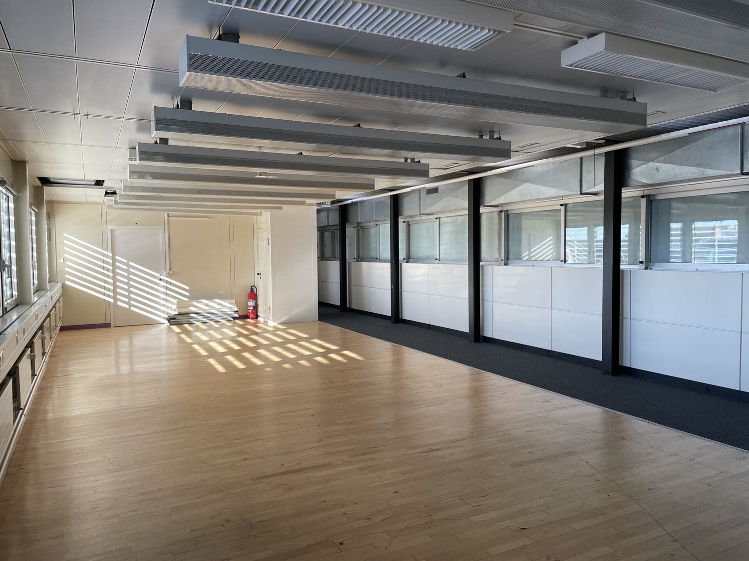 467m² office