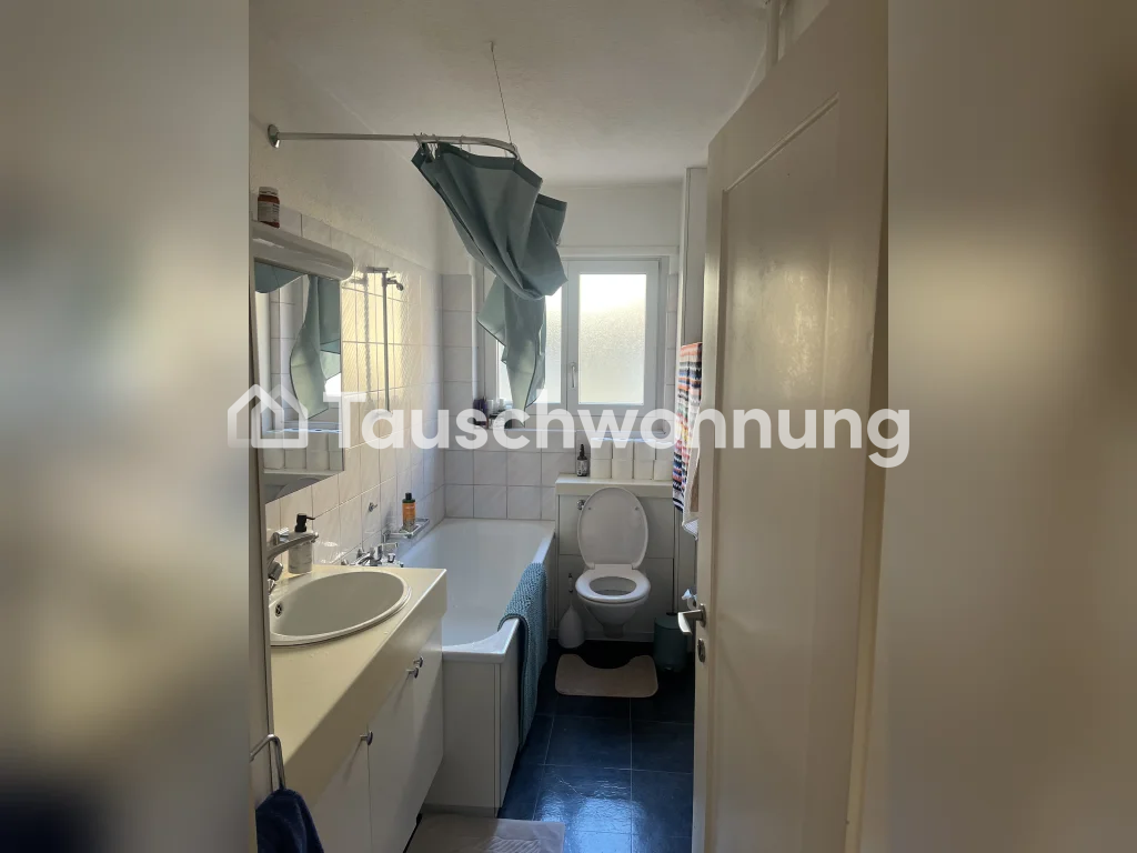 Superbe appartement de 3,5 pièces à Schmiede Wiedike. À 1 min de la station de tram avec de nombreuses possibilités de shopping, bars & restos. Je souhaite tenter un changement d'air et trouver quelque chose de plus petit en raison de mes études.
Idéalement, l'appartement doit être situé au calme et