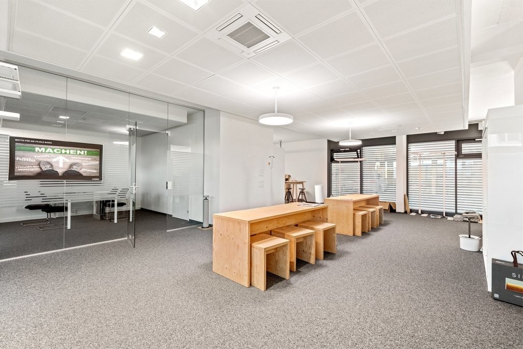 144m² commercial