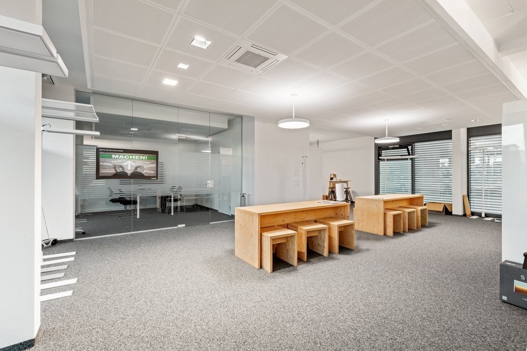 144m² commercial