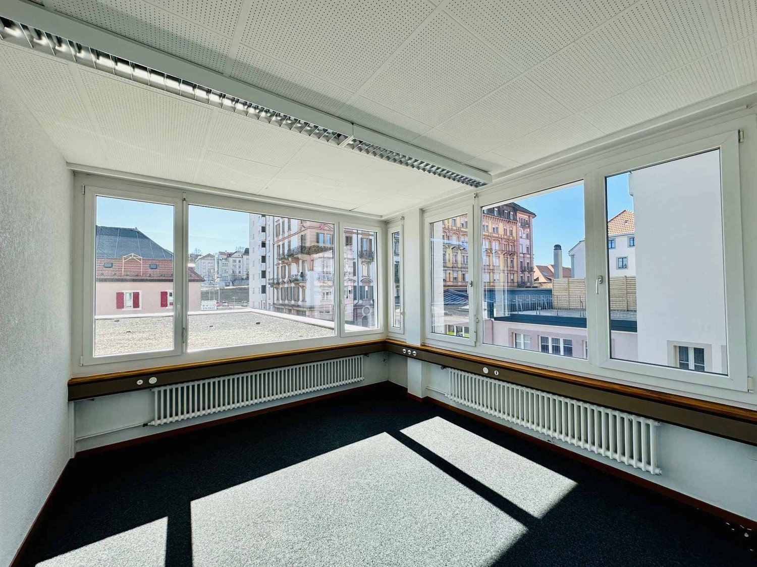 159m² office