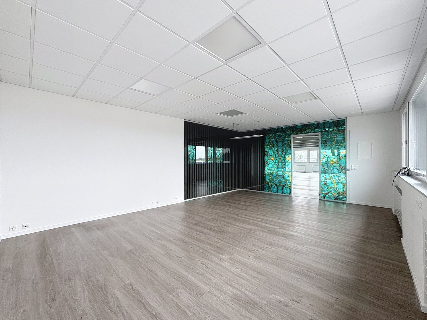 795m² shop