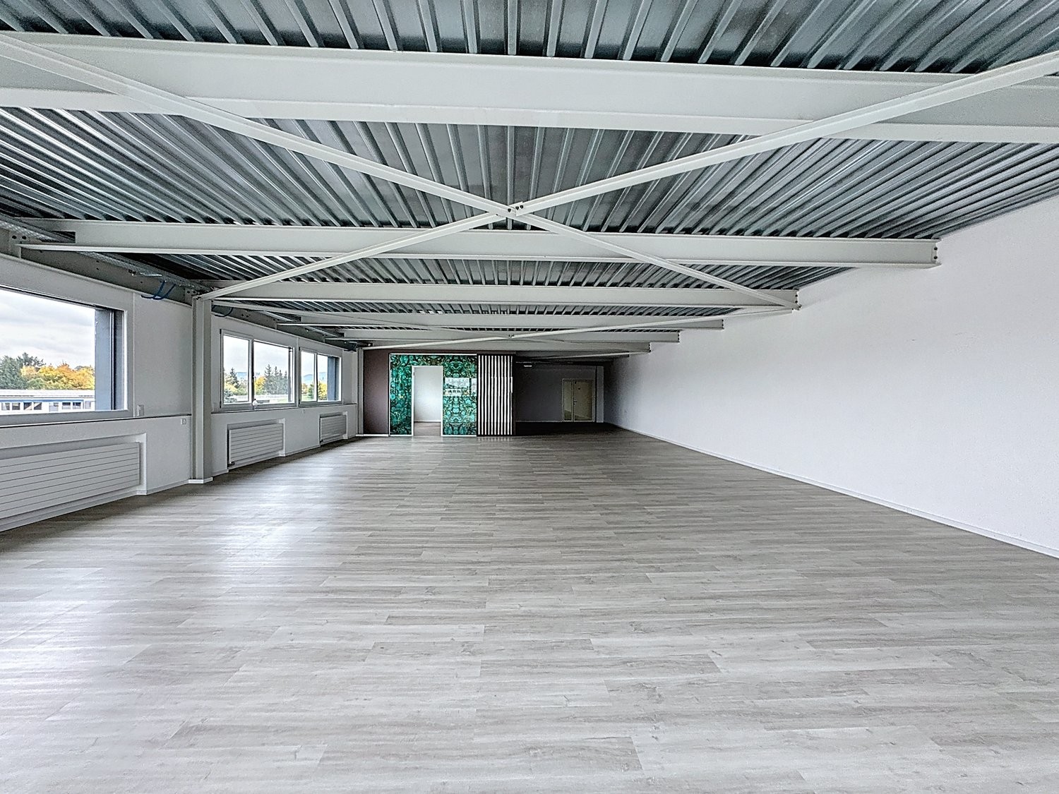 795m² shop