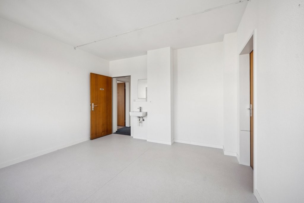 158m² cabinet