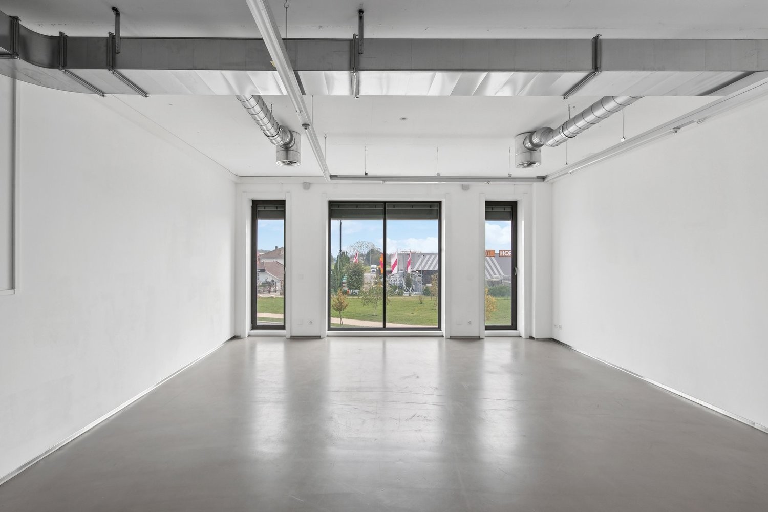 81m² office, photo 2 sur 2