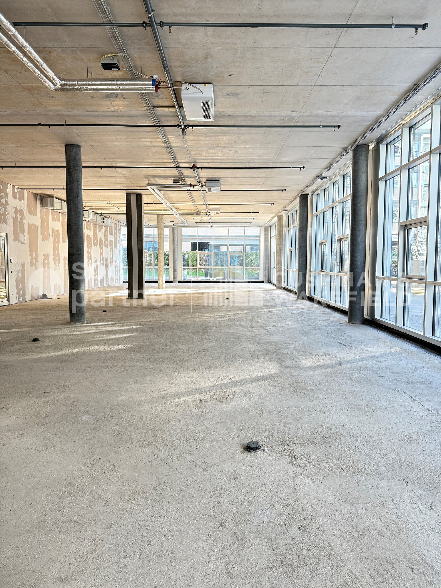 800m² commercial, photo 2 sur 4