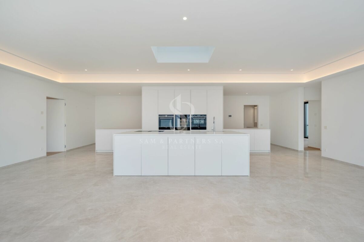 5 rooms apartment