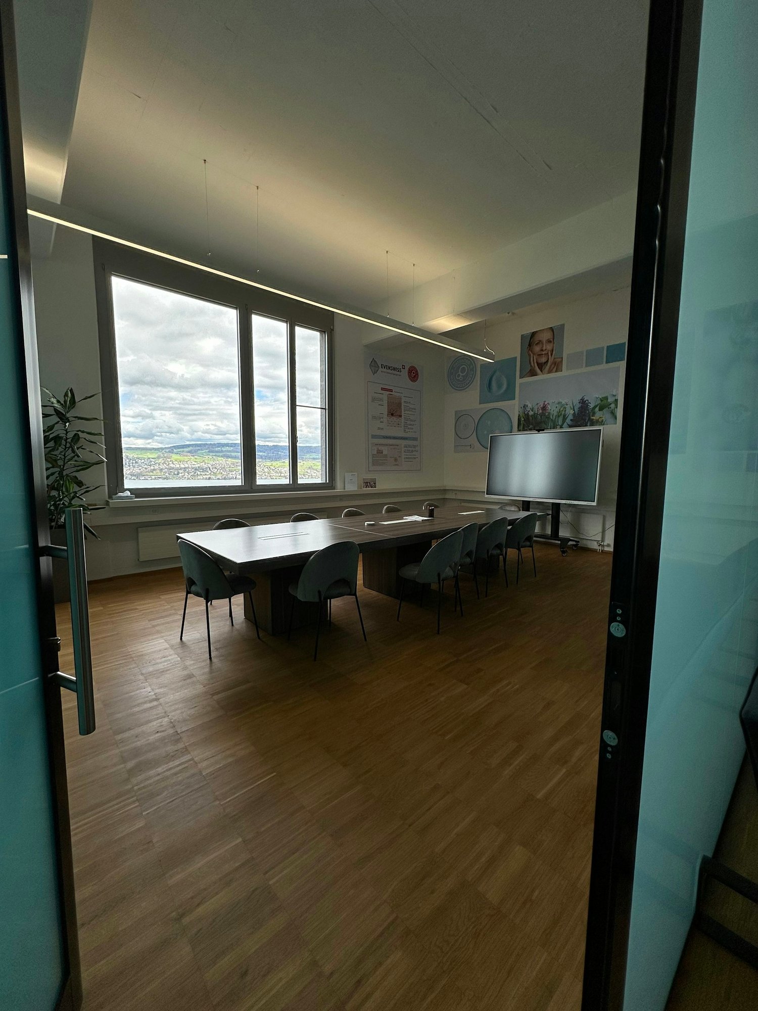 100m² office