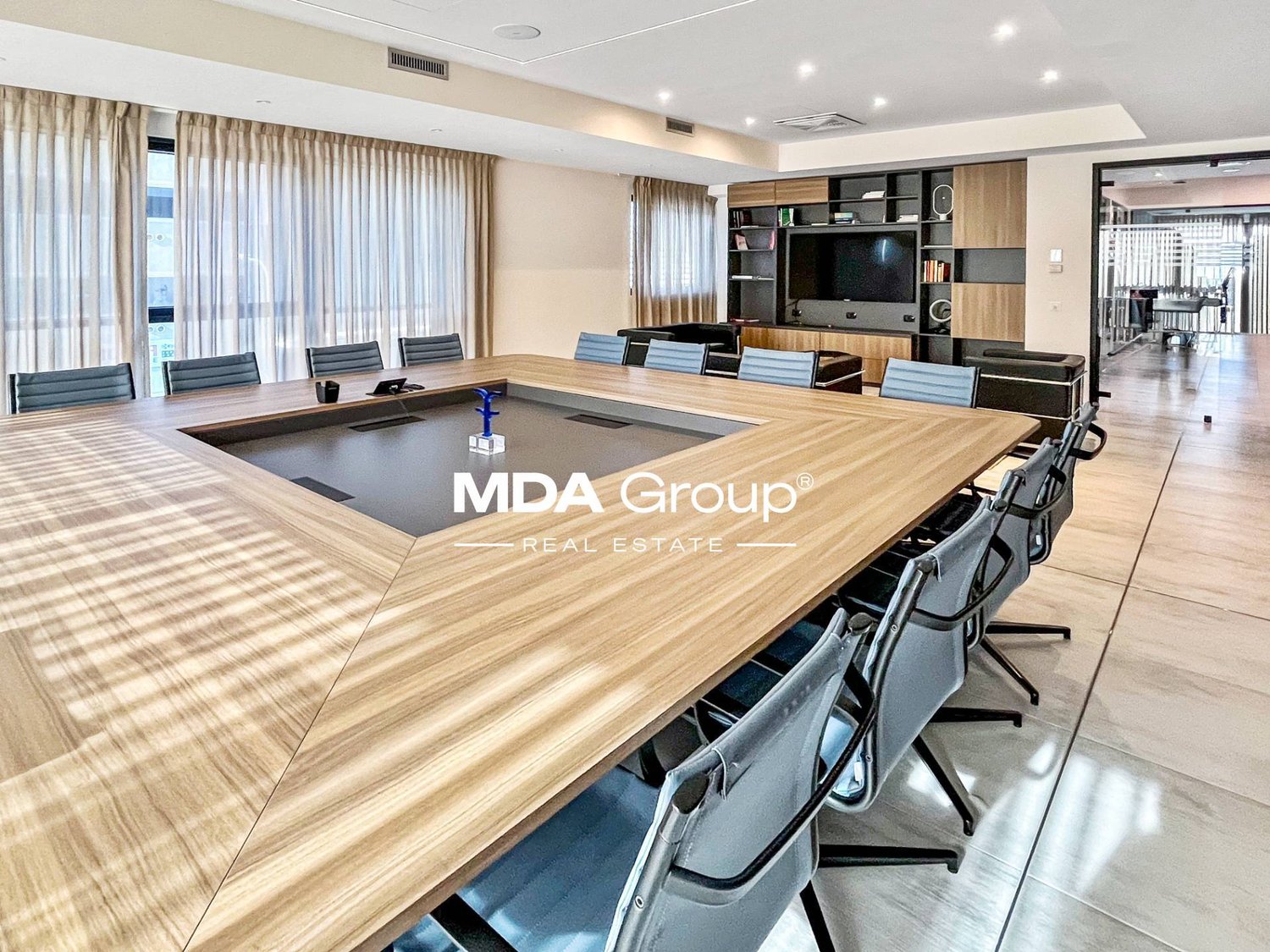670m² bureau